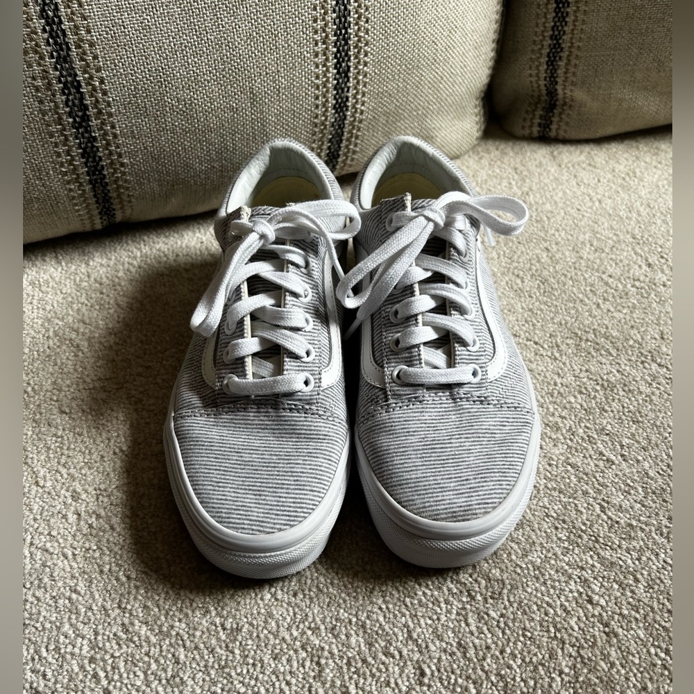 Vans Gray and White Thin Pinstripe Shoe Size 7